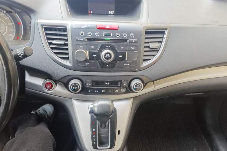 Used Honda CR-V 2013 2.4L four-wheel drive luxury version Audio And AC Panel