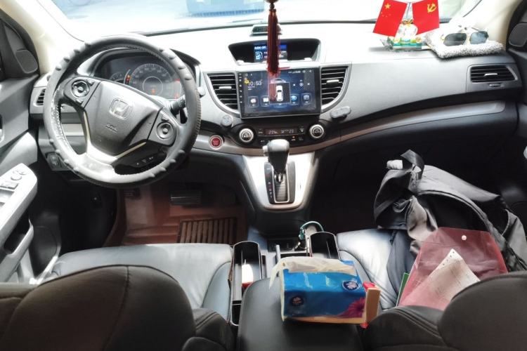Used Honda CR-V 2013 2.4L two-wheel drive luxury version Center Console