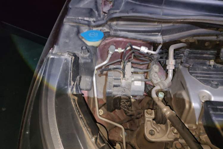 Used Honda CR-V 2013 2.4L two-wheel drive luxury version Engine Bay Right