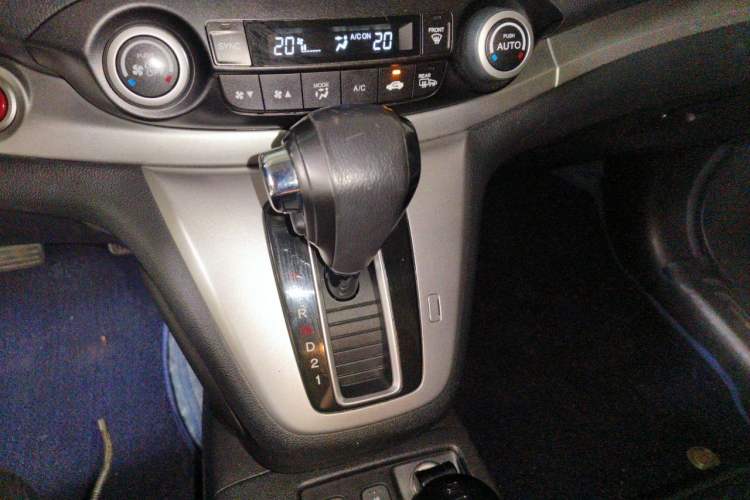 Used Honda CR-V 2013 2.4L four-wheel drive luxury version Gear Lever
