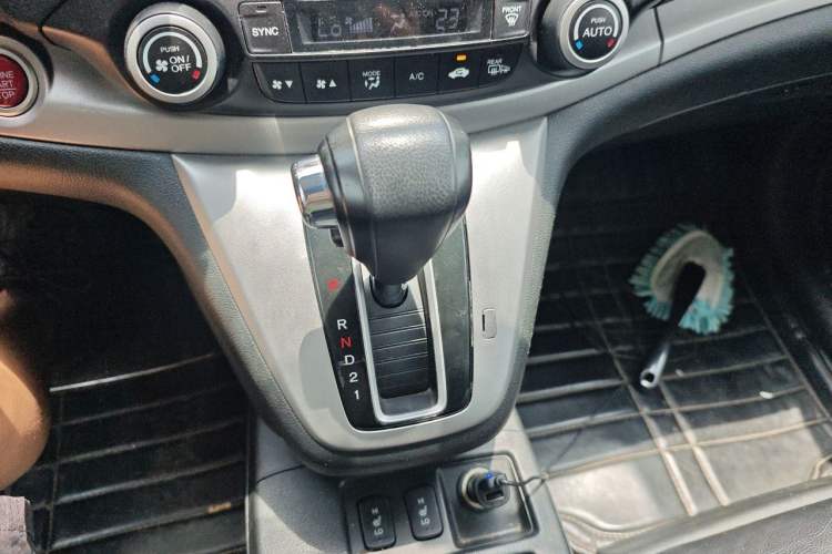 Used Honda CR-V 2013 2.4L four-wheel drive luxury version Gear Lever