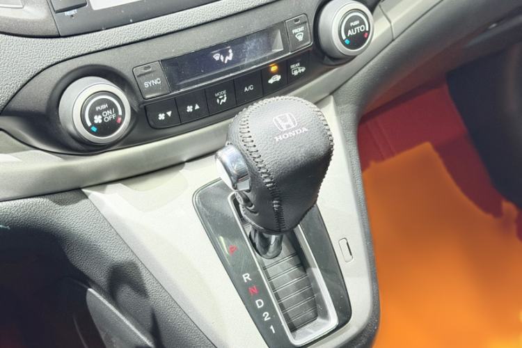 Used Honda CR-V 2013 2.4L four-wheel drive luxury version Gear Lever
