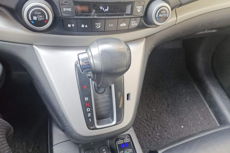 Used Honda CR-V 2013 2.4L four-wheel drive luxury version Gear Lever