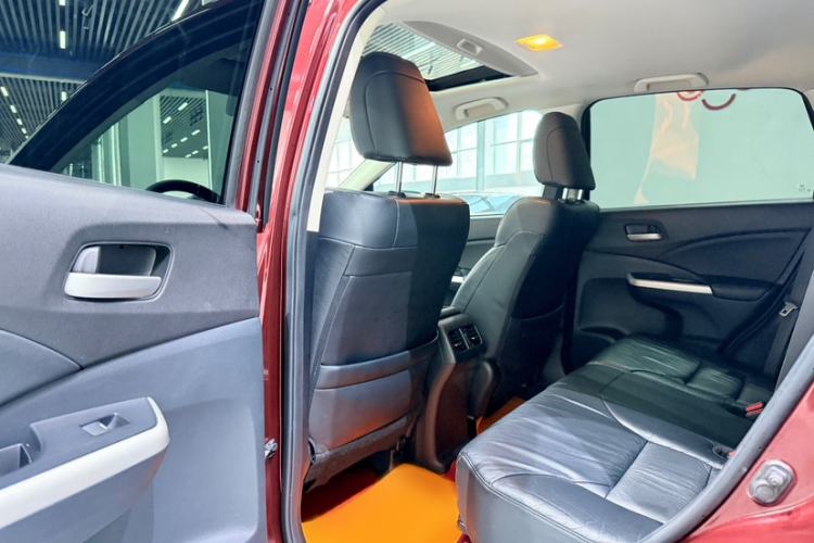 Used Honda CR-V 2013 2.4L four-wheel drive luxury version Interior 2