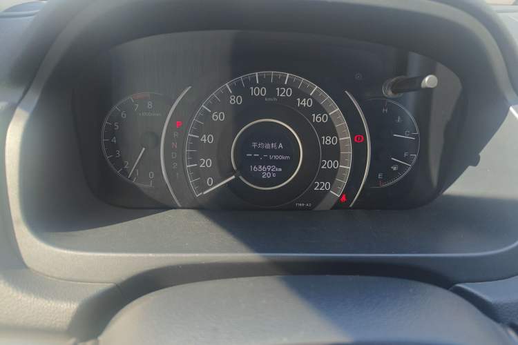 Used Honda CR-V 2013 2.4L two-wheel drive luxury version Odometer Close Up