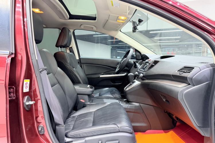 Used Honda CR-V 2013 2.4L four-wheel drive luxury version Right Front Seat