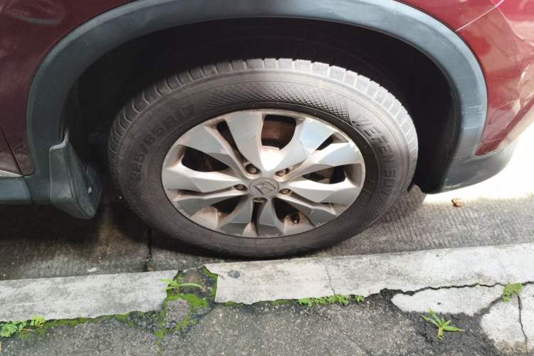 Used Honda CR-V 2013 2.4L two-wheel drive luxury version Right Front Wheel Hub