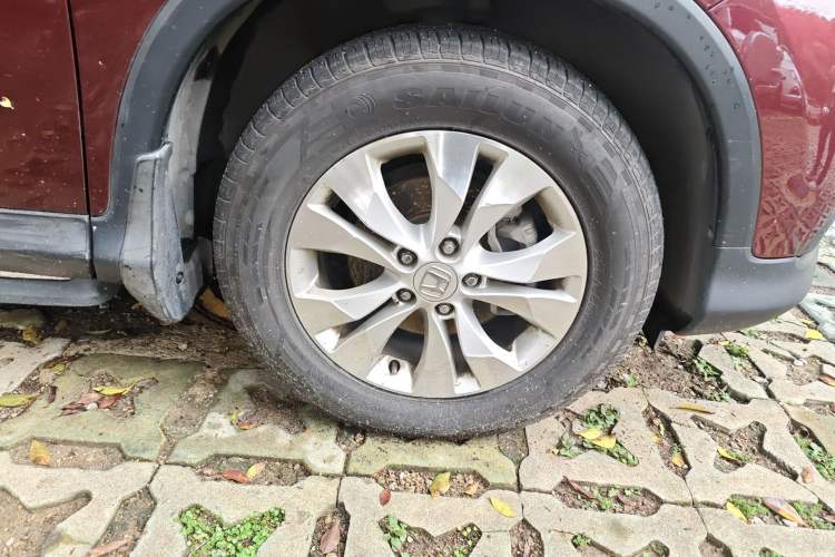 Used Honda CR-V 2013 2.4L two-wheel drive luxury version Right Front Wheel Hub