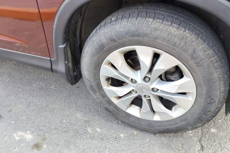 Used Honda CR-V 2013 2.4L four-wheel drive luxury version Right Front Wheel Hub