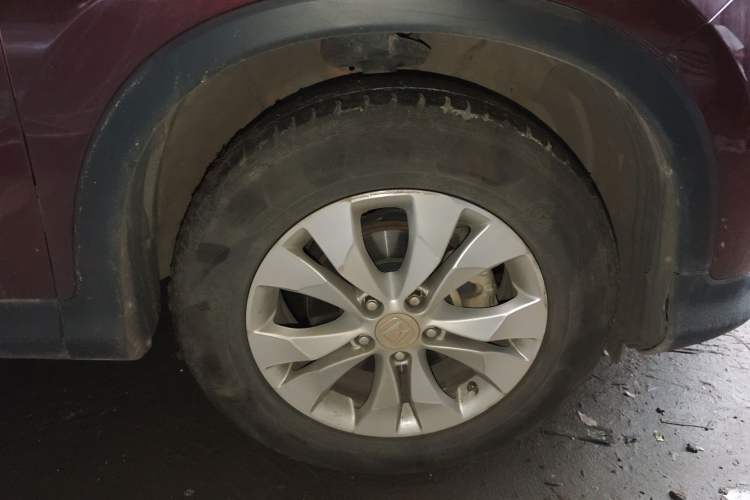 Used Honda CR-V 2013 2.4L two-wheel drive luxury version Right Front Wheel Hub
