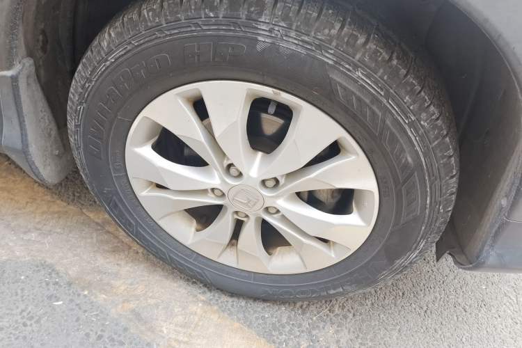 Used Honda CR-V 2013 2.4L four-wheel drive luxury version Right Front Wheel Hub