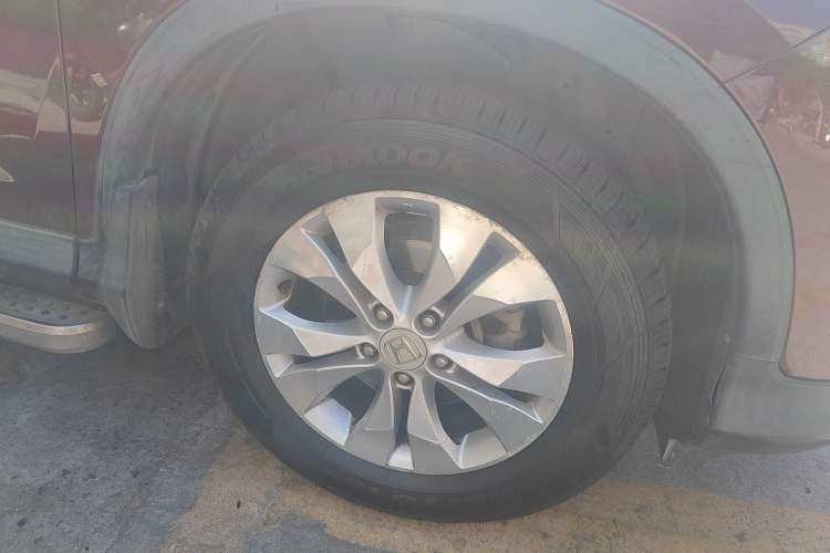 Used Honda CR-V 2013 2.4L two-wheel drive luxury version Right Front Wheel Hub