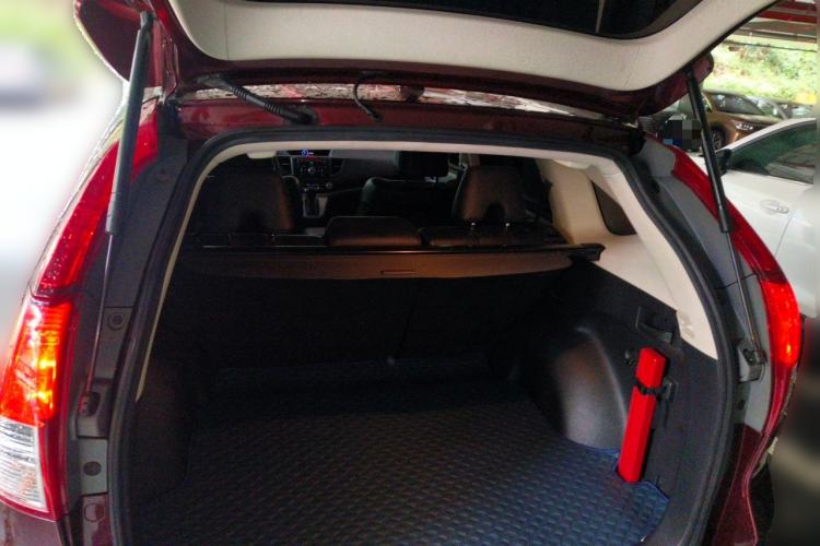 Used Honda CR-V 2013 2.4L four-wheel drive luxury version Trunk