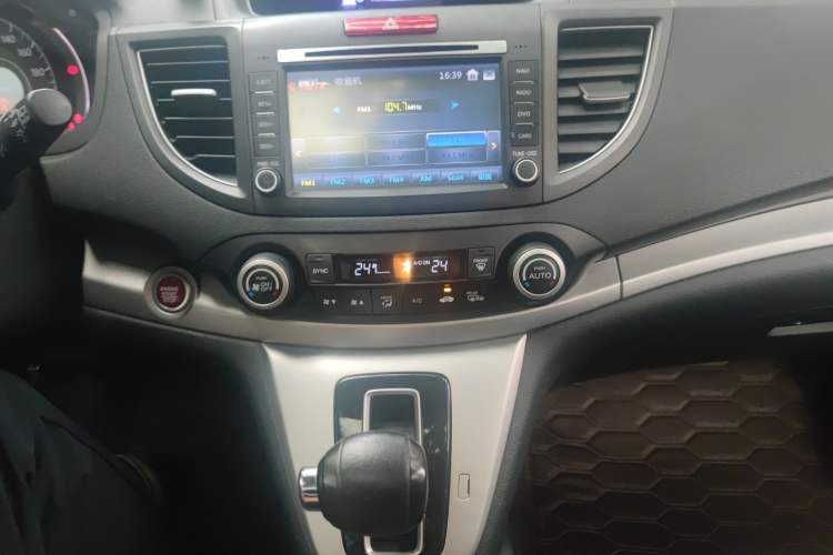 Used Honda CR-V 2013 2.4L four-wheel drive luxury version Audio And AC Panel