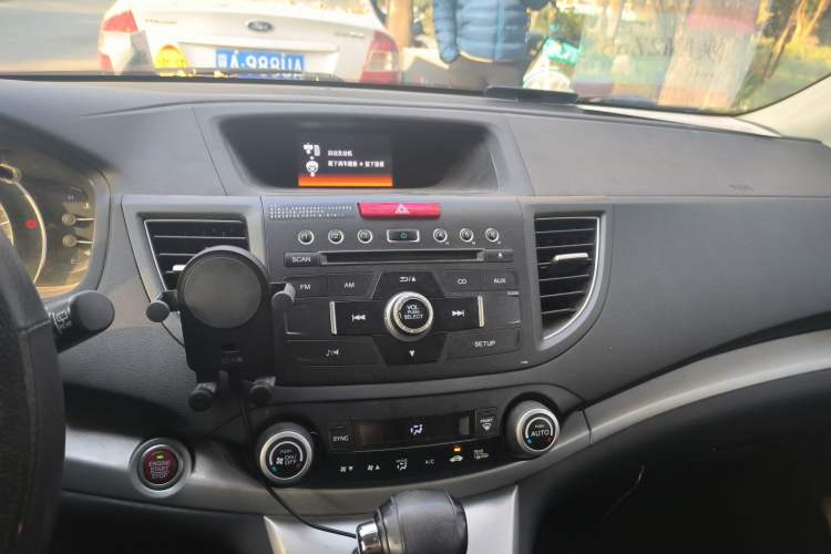 Used Honda CR-V 2013 2.4L four-wheel drive luxury version Audio And AC Panel