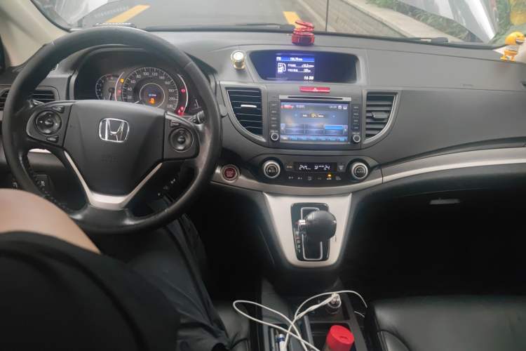Used Honda CR-V 2013 2.4L four-wheel drive luxury version Center Console