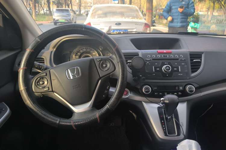 Used Honda CR-V 2013 2.4L four-wheel drive luxury version Center Console
