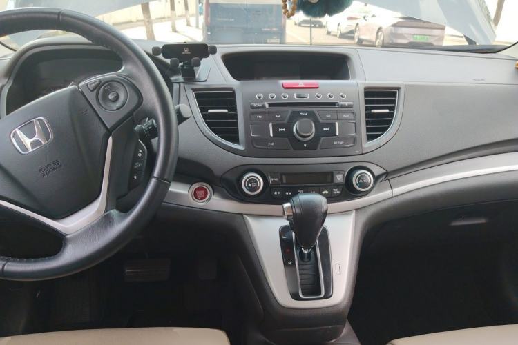 Used Honda CR-V 2013 2.4L two-wheel drive luxury version Center Console