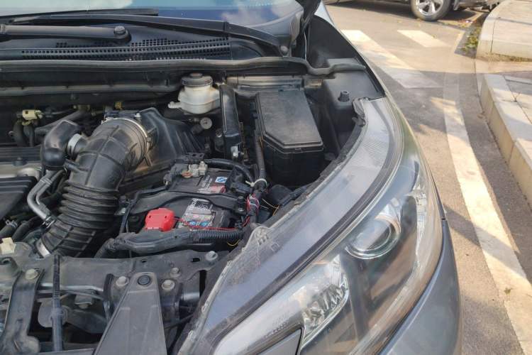 Used Honda CR-V 2013 2.4L two-wheel drive luxury version Engine Bay Left