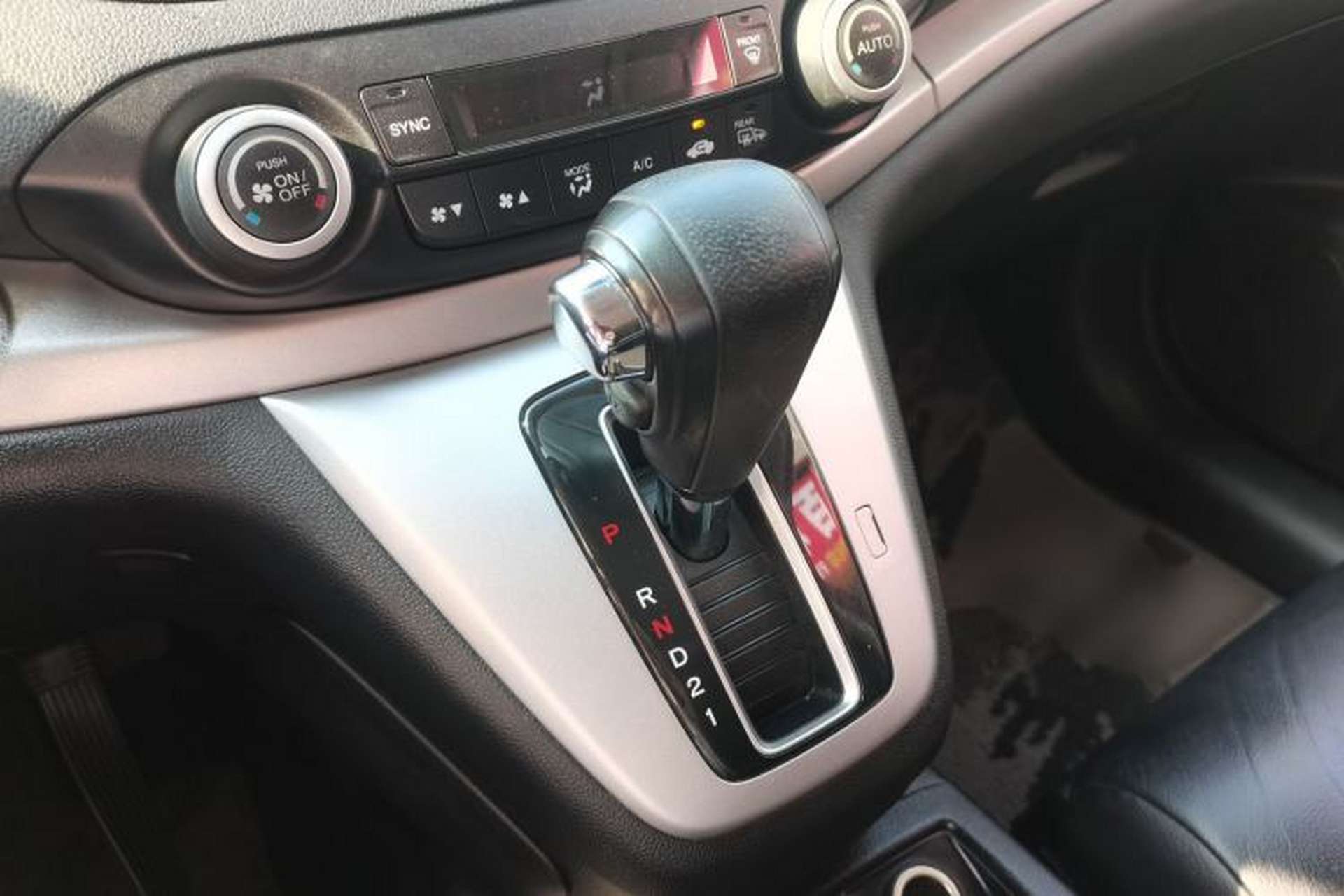 Used Honda CR-V 2013 2.4L four-wheel drive luxury version Gear Lever