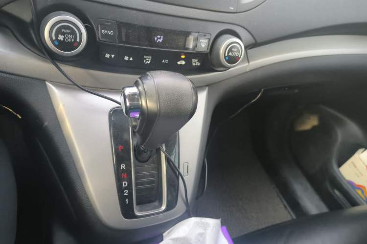 Used Honda CR-V 2013 2.4L four-wheel drive luxury version Gear Lever