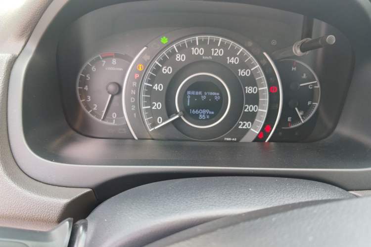 Used Honda CR-V 2013 2.4L two-wheel drive luxury version Odometer Close Up