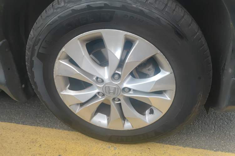Used Honda CR-V 2013 2.4L four-wheel drive luxury version Right Front Wheel Hub
