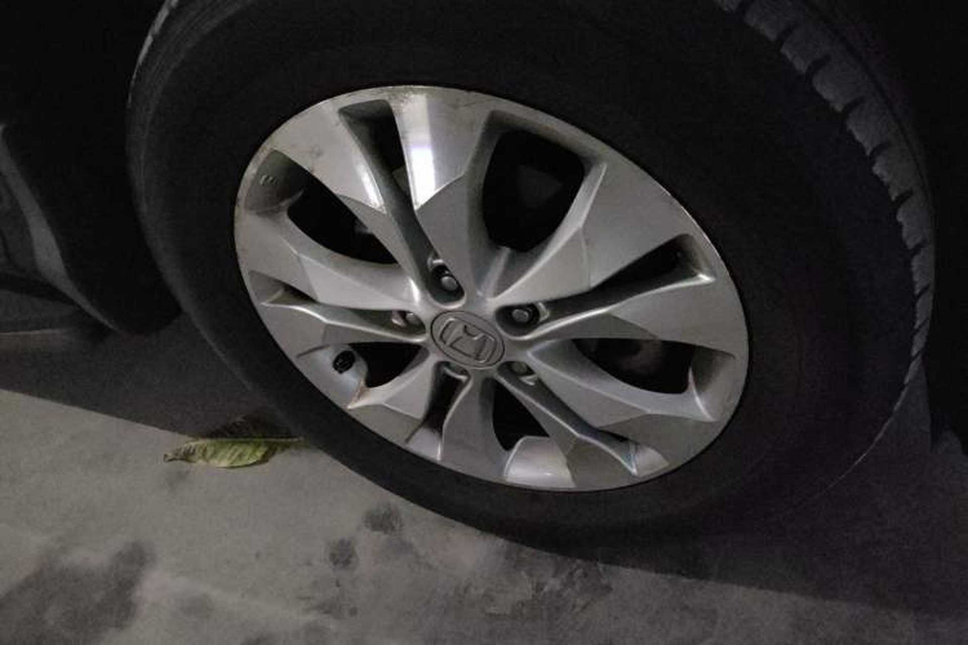Used Honda CR-V 2013 2.4L two-wheel drive luxury version Right Front Wheel Hub