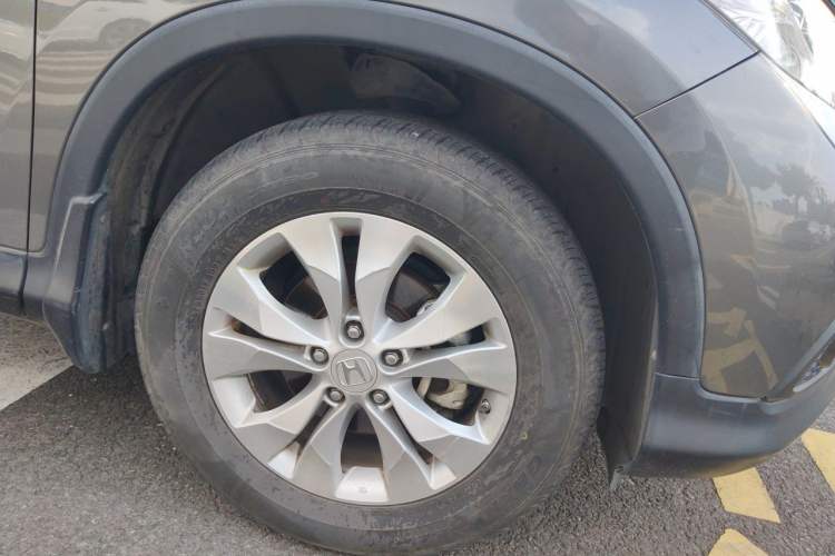 Used Honda CR-V 2013 2.4L two-wheel drive luxury version Right Front Wheel Hub
