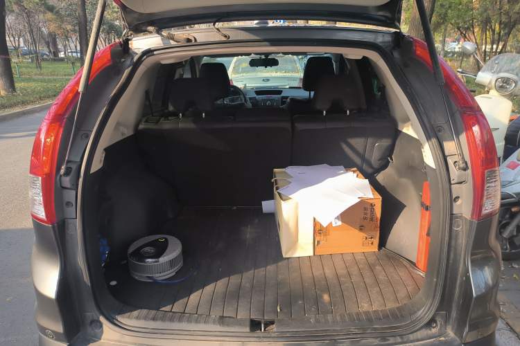 Used Honda CR-V 2013 2.4L four-wheel drive luxury version Trunk