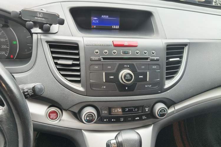 Used Honda CR-V 2013 2.4L four-wheel drive luxury version Audio And AC Panel