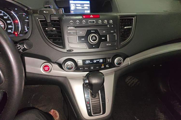 Used Honda CR-V 2013 2.4L four-wheel drive luxury version Audio And AC Panel