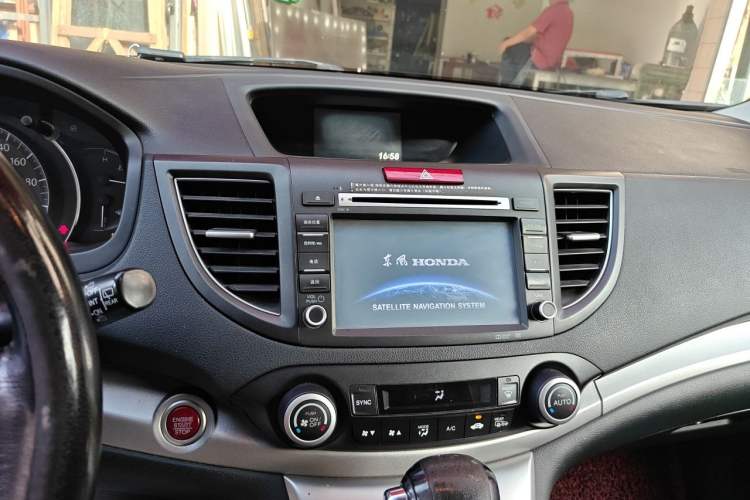 Used Honda CR-V 2013 2.4L two-wheel drive luxury version Audio And AC Panel