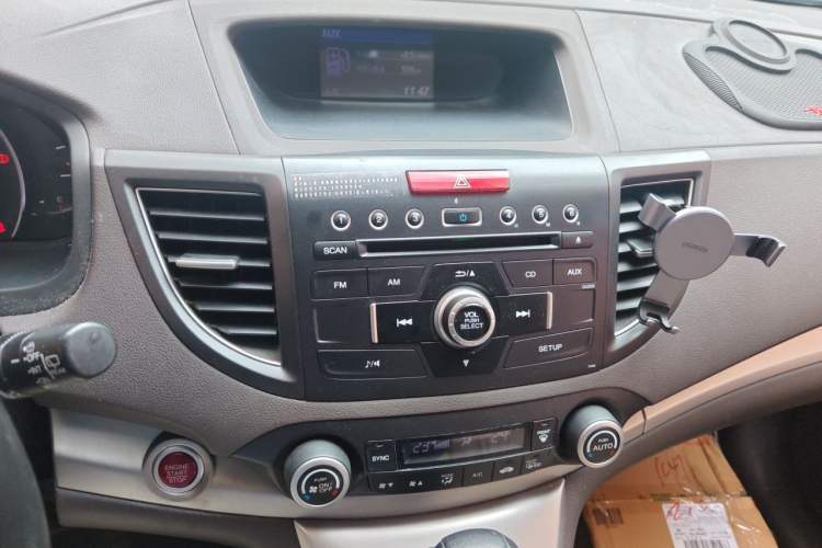 Used Honda CR-V 2013 2.4L two-wheel drive luxury version Audio And AC Panel