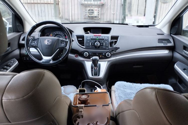 Used Honda CR-V 2013 2.4L two-wheel drive luxury version Center Console