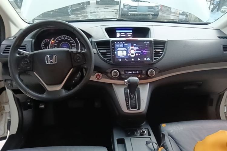 Used Honda CR-V 2013 2.4L two-wheel drive luxury version Center Console