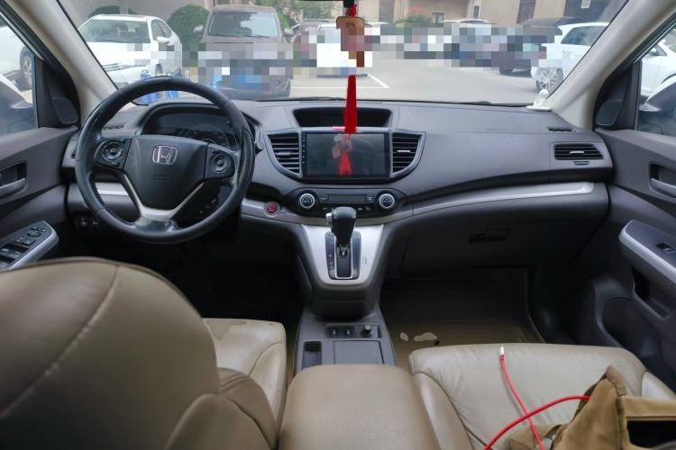 Used Honda CR-V 2013 2.4L two-wheel drive luxury version Center Console