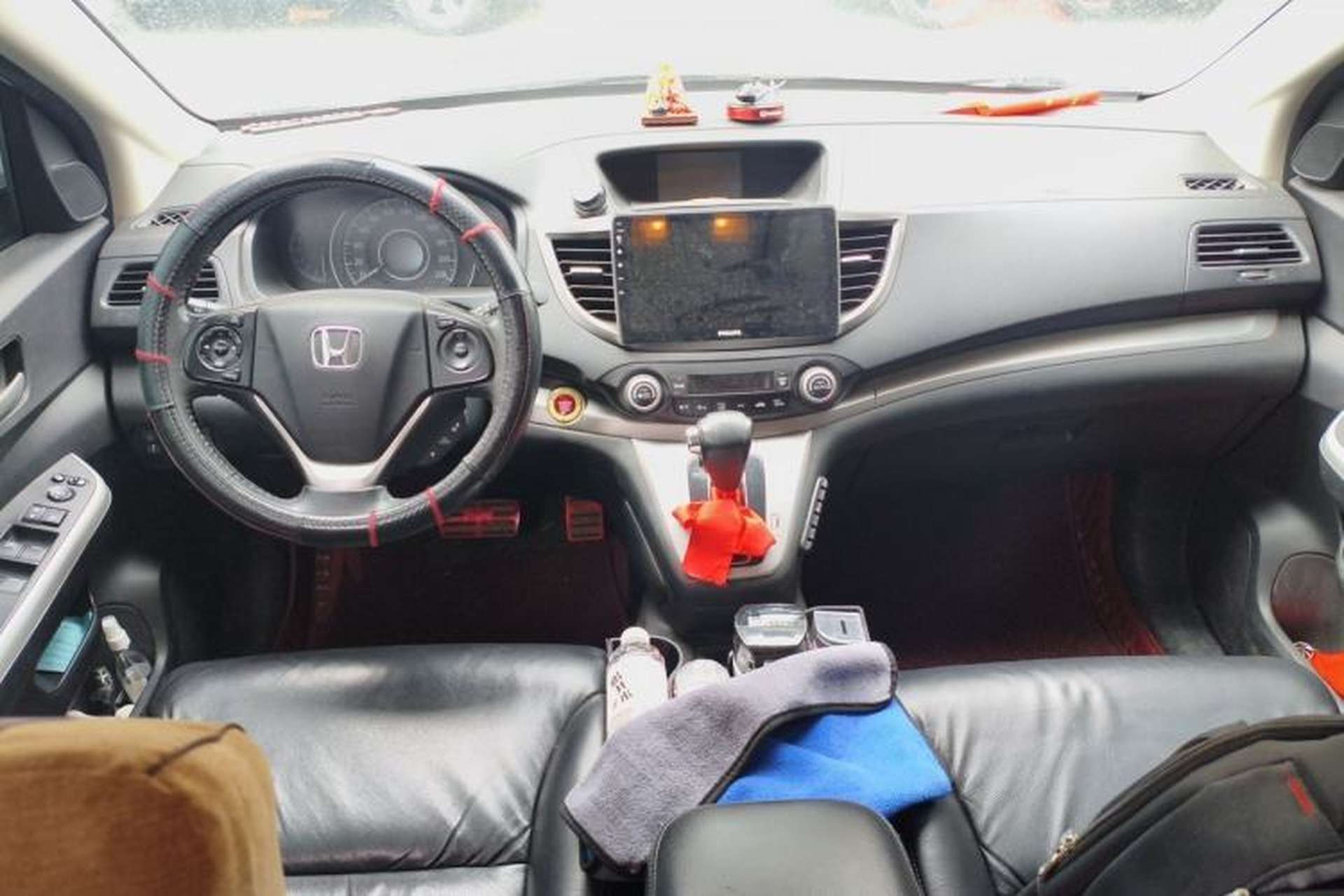 Used Honda CR-V 2013 2.4L two-wheel drive luxury version Center Console
