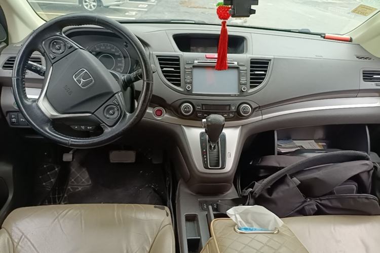 Used Honda CR-V 2013 2.4L two-wheel drive luxury version Center Console