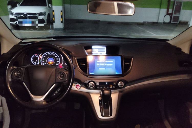 Used Honda CR-V 2013 2.4L two-wheel drive luxury version Center Console