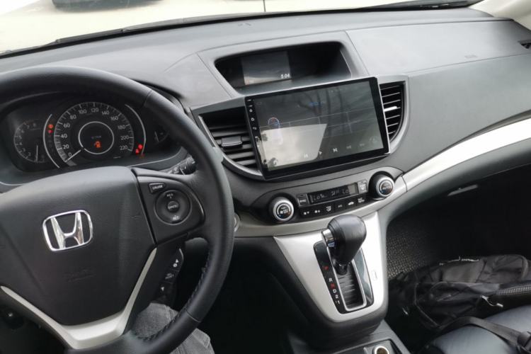 Used Honda CR-V 2013 2.4L two-wheel drive luxury version Center Console