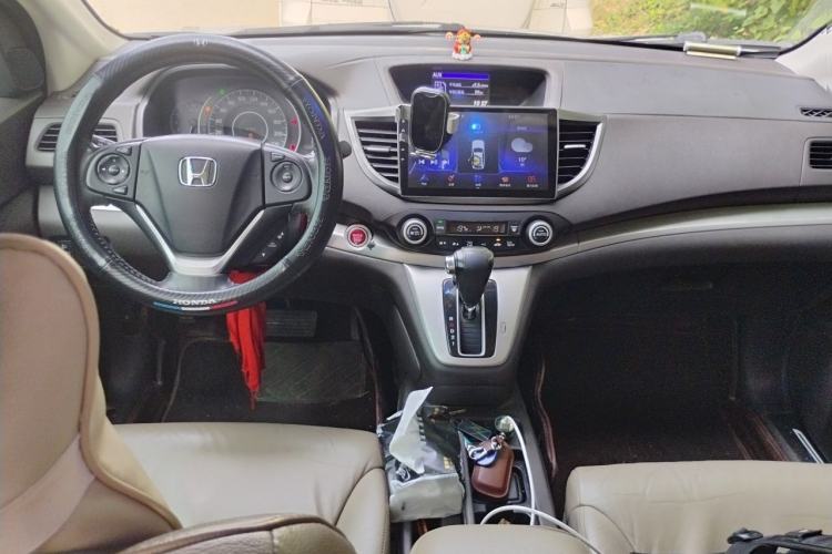 Used Honda CR-V 2013 2.4L two-wheel drive luxury version Center Console
