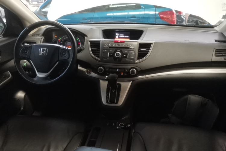 Used Honda CR-V 2013 2.4L four-wheel drive luxury version Center Console