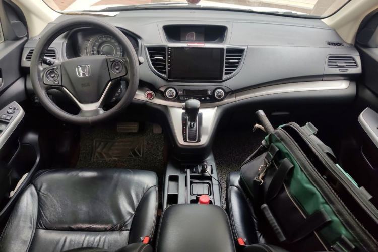 Used Honda CR-V 2013 2.4L two-wheel drive luxury version Center Console
