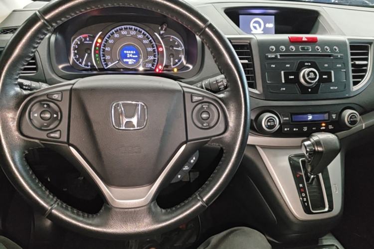 Used Honda CR-V 2013 2.4L two-wheel drive luxury version Center Console