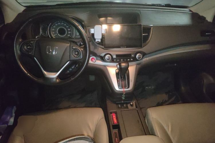 Used Honda CR-V 2013 2.4L two-wheel drive luxury version Center Console