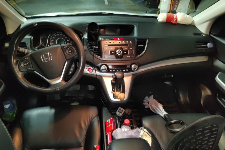 Used Honda CR-V 2013 2.4L two-wheel drive luxury version Center Console