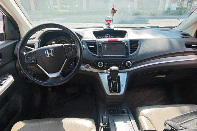 Used Honda CR-V 2013 2.4L two-wheel drive luxury version Center Console