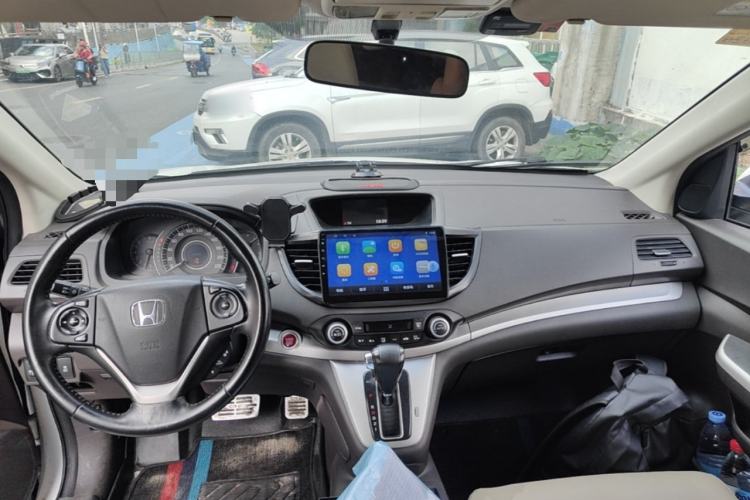 Used Honda CR-V 2013 2.4L two-wheel drive luxury version Center Console