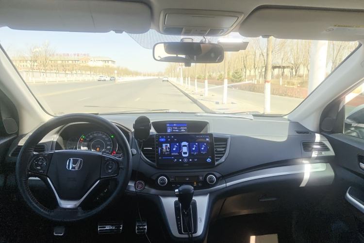 Used Honda CR-V 2013 2.4L two-wheel drive luxury version Center Console